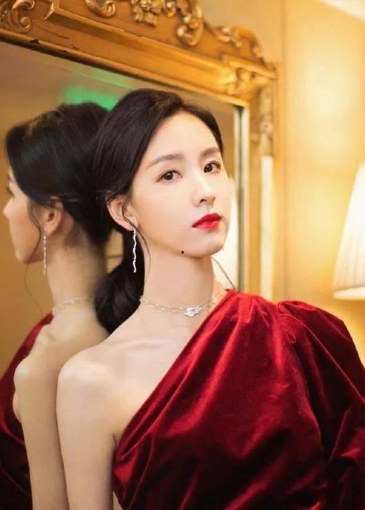 最新圈内爆料陈都灵,圈内爆料揭秘她的最新生活点滴